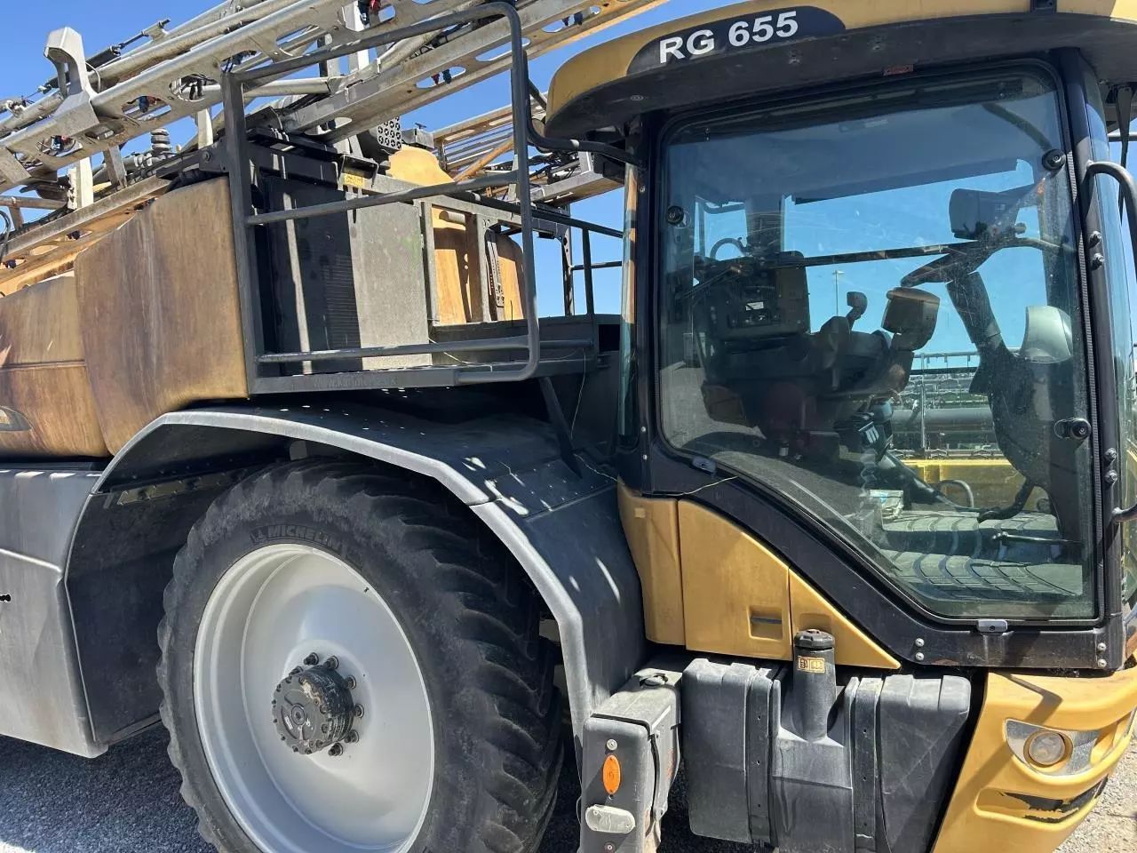 E-FARM: Challenger rg655 - Sprayer - id N9RGXYW - €70,393 - Year of construction: 2012 - Denmark