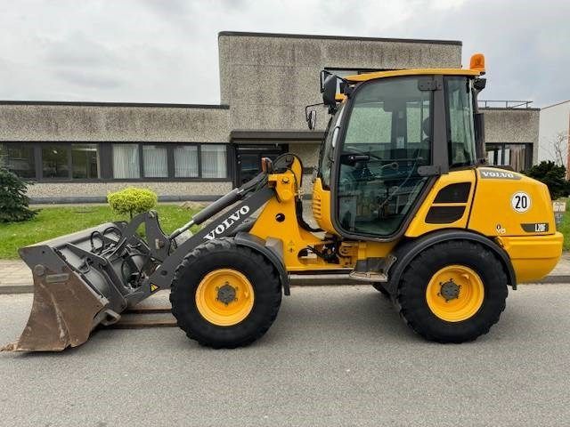 VOLVO l 20 f Wheel loader €33,500