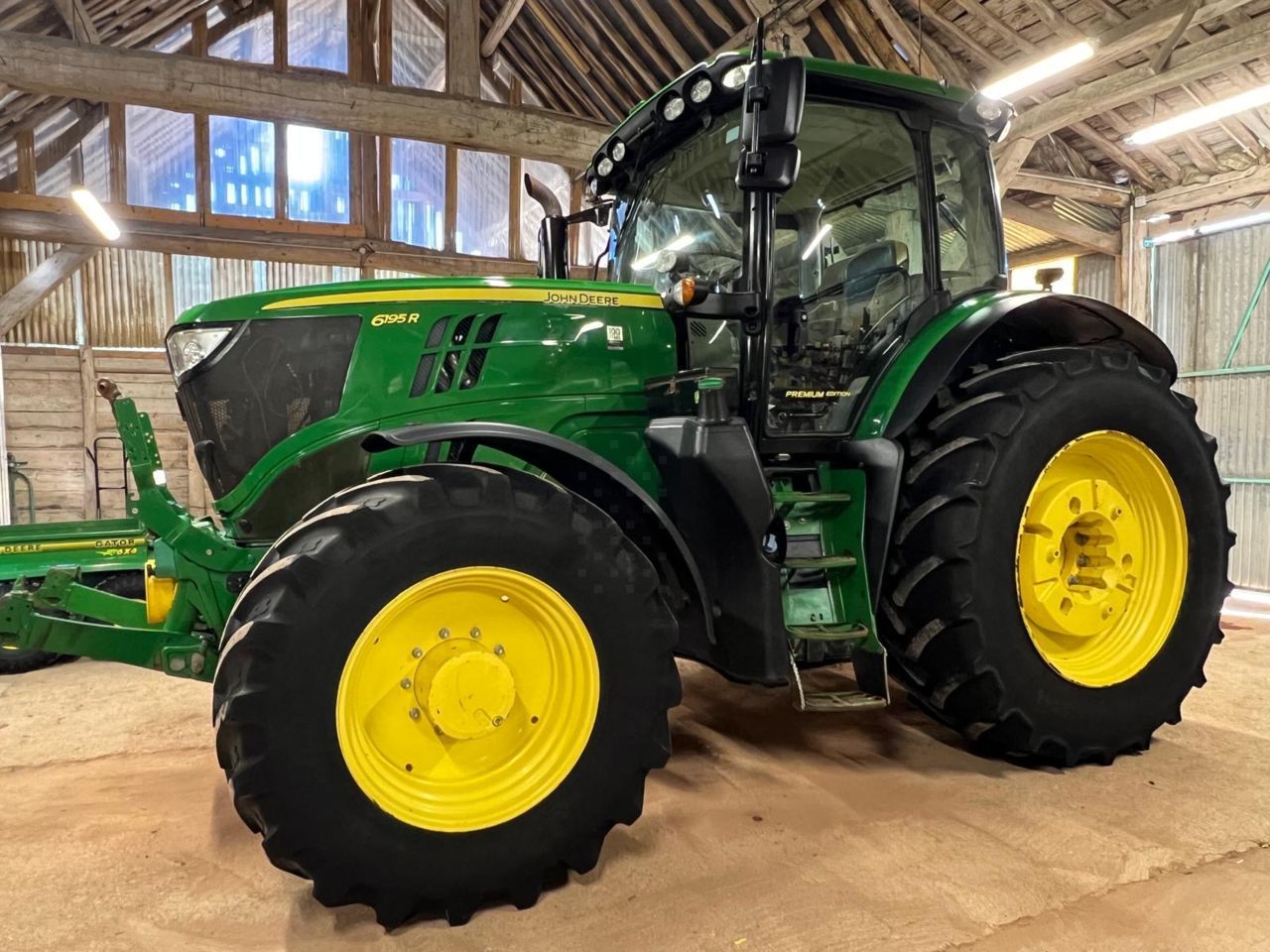 John Deere 6195 R Τρακτέρ 72.500 €