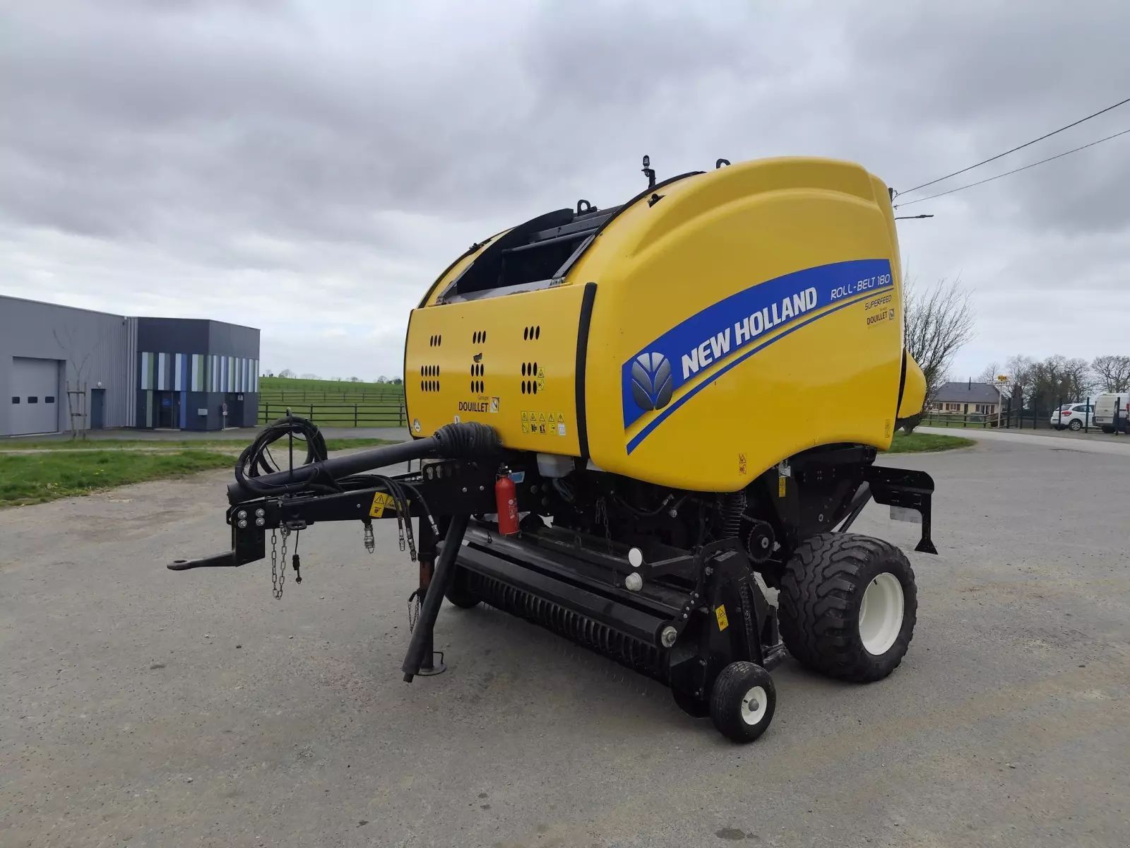 New Holland presse à balles rondes rollbelt180se new holland Ballenpresse 15.900 €