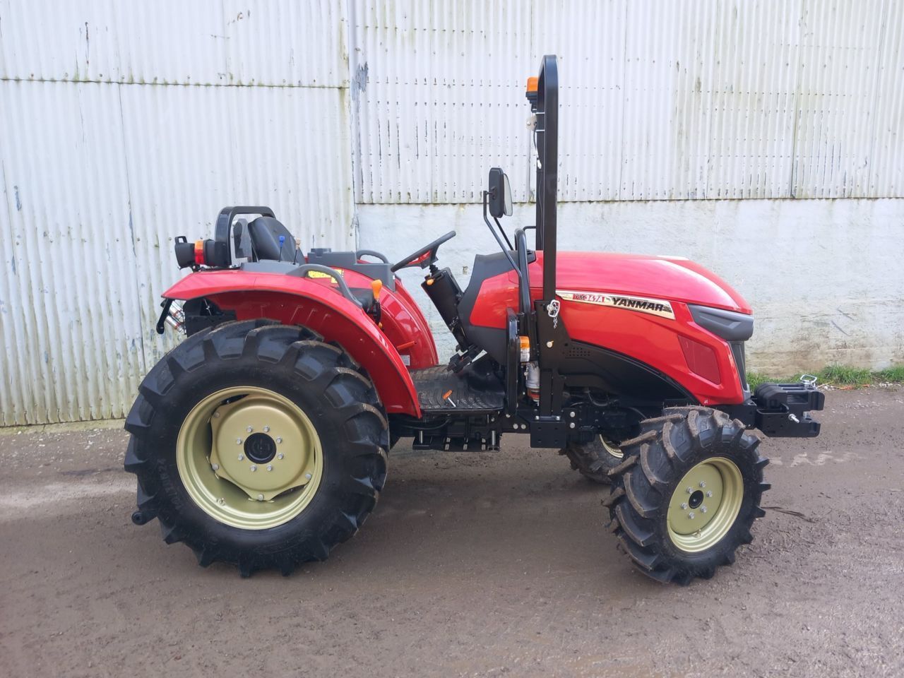 E-FARM: Yanmar YM347 - Tractor - id THCDGJP - €26,740 - Engine power (HP): 47 - France