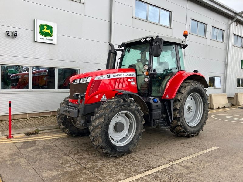 Massey Ferguson 6712 S tractor 58 331 €