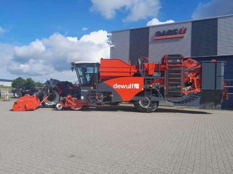 E-FARM: Dewulf rqa3060 demomaskine - Arracheuse de pomme de terre - id LH9VDKT - 468 913 € - Année: 2024 - Lecture du nombre d'heure: 120,Puissance du moteur (chevaux): 350,Danemark