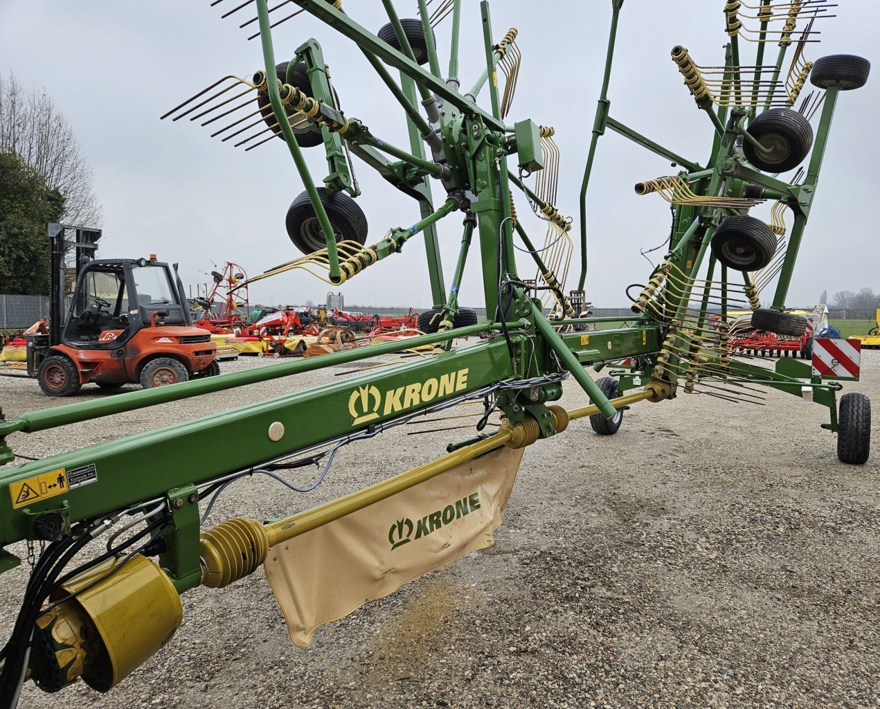 Krone Swadro 810 Rendterítő 11 500 EUR