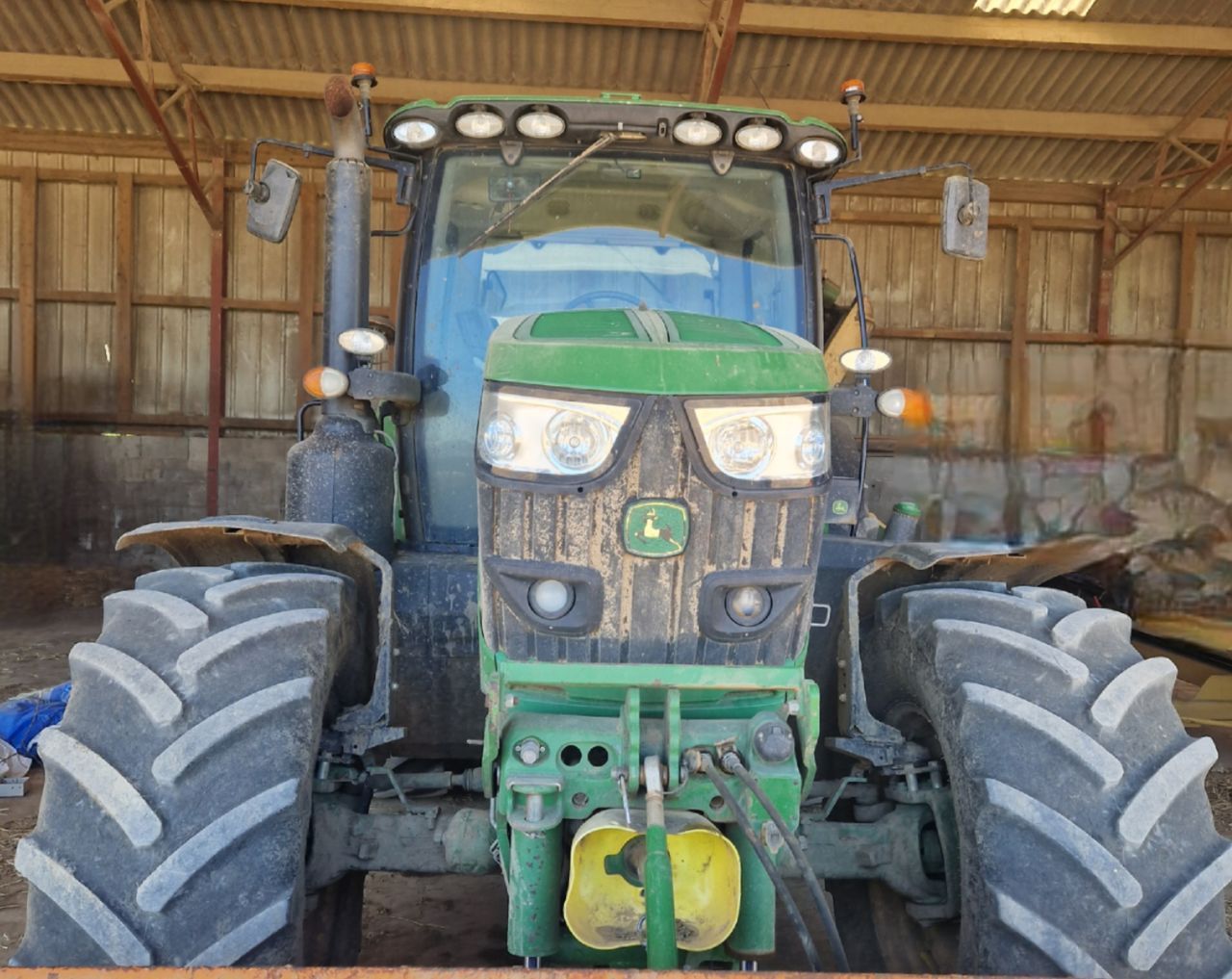 E-FARM: John Deere 6145 R - Tractor - id WBCACJZ - Year of construction: 2017 - Engine hours: 6,500,Engine power (HP): 145,France