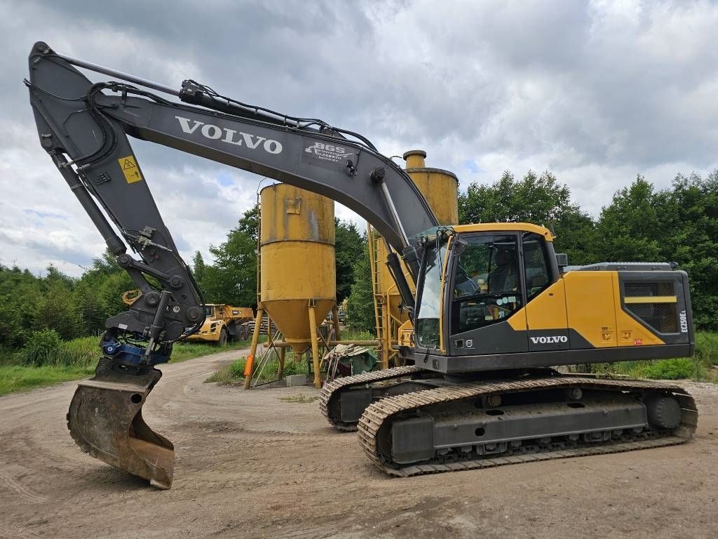 VOLVO ec250el / ec300el Crawler excavator €70,784