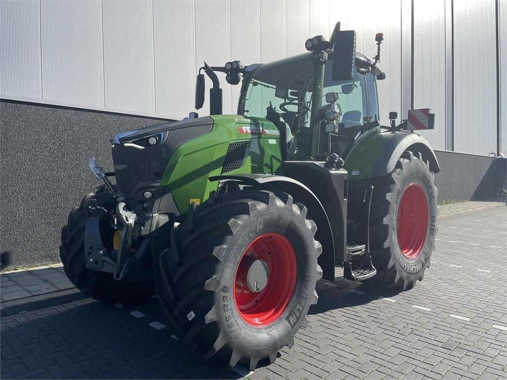Fendt 724 Vario Tractor