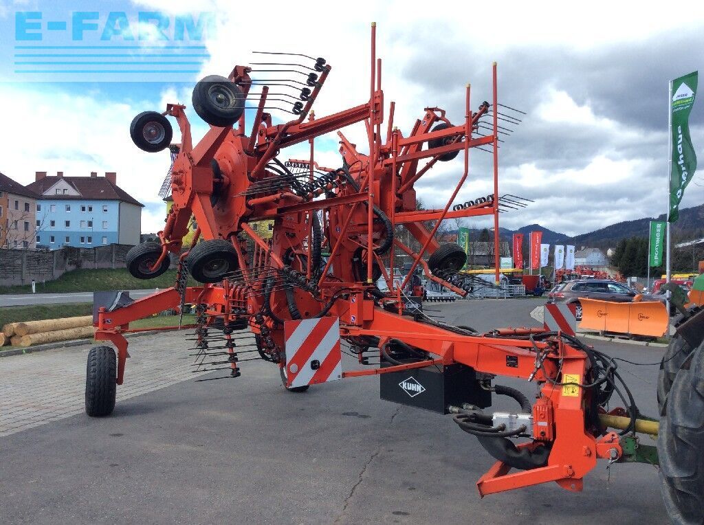 E-FARM: Kuhn GA 8521 - Karuzelowy przetrząsacz do siana - id QLNTDQM - 16 150 € - Rok produkcji: 2010 - Austria