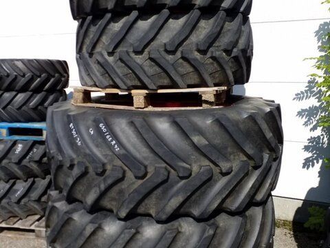E-FARM: Fendt 650/65 r42 + 540/65 r30 - Räder und Raupenlaufwerk - id KYQVTFN - 5.500 € - Deutschland
