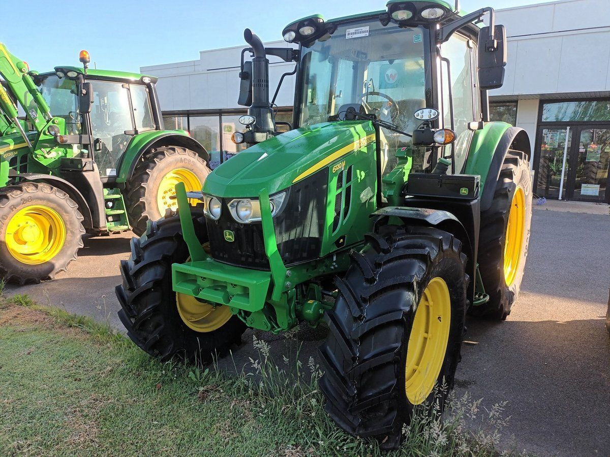 E-FARM: John Deere 6120 M - Traktor - id JEQ3KYI - 115.900 € - Baujahr: 2025 - Frankreich