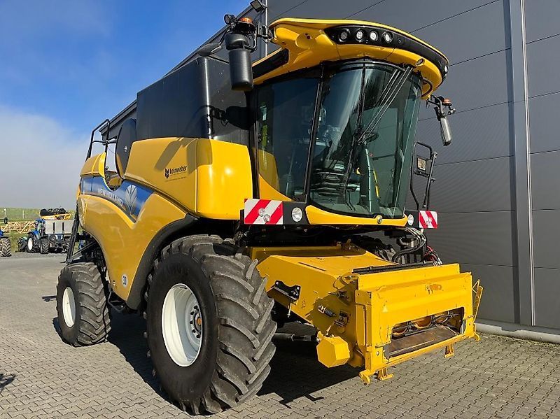 New Holland CX6.80 Combine harvester €229,000