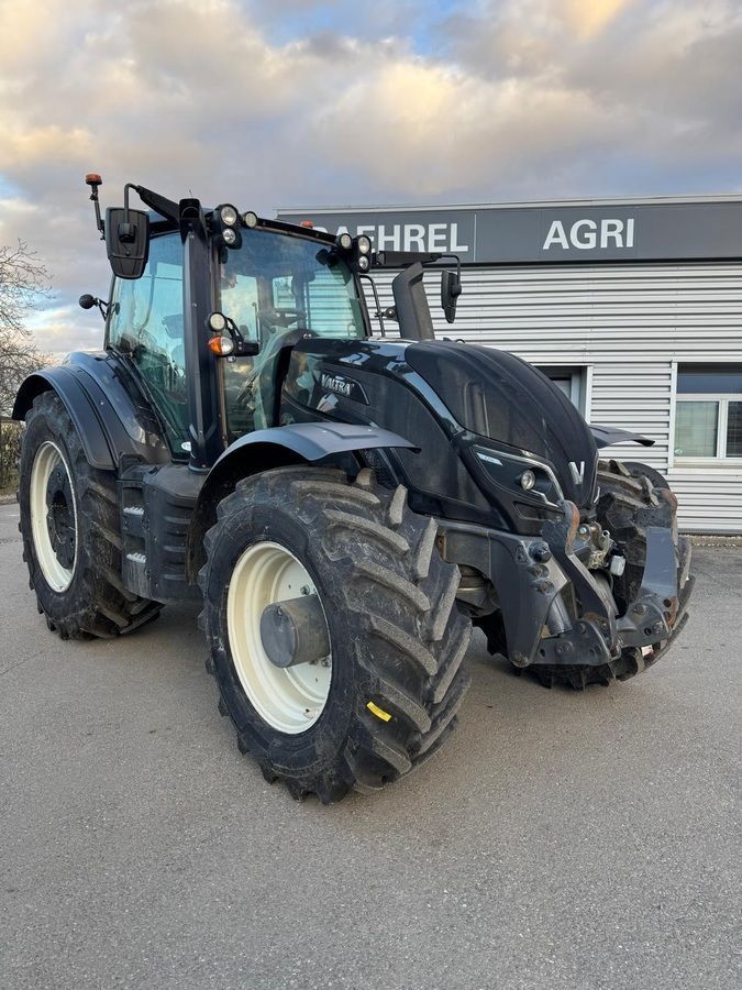 E-FARM: Valtra T254 - Traktor - id JYRIJ74 - Baujahr: 2021 - Abgelesene Motorstunden: 3.700,Frankreich