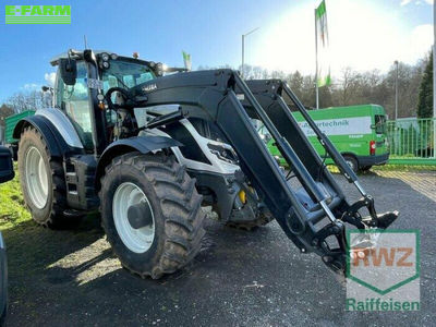 E-FARM: Valtra T215 - Tractor - id E9J5XTR - €157,000 - Year of construction: 2022 - Engine hours: 420,Engine power (HP): 215,Germany