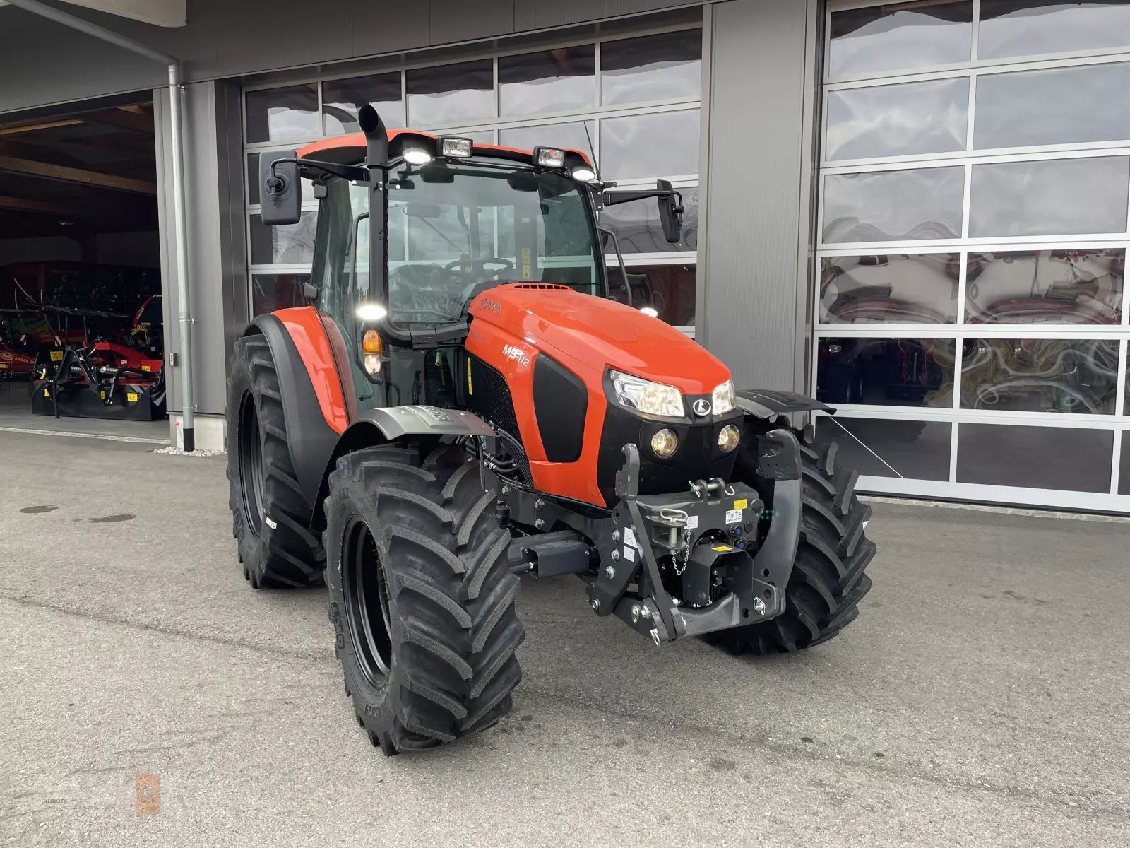 E-FARM: Kubota M5112 - Tracteur - id LXN24XH - 72 773 € - Année: 2025 - Lecture du nombre d'heure: 5,Puissance du moteur (chevaux): 113,Allemagne