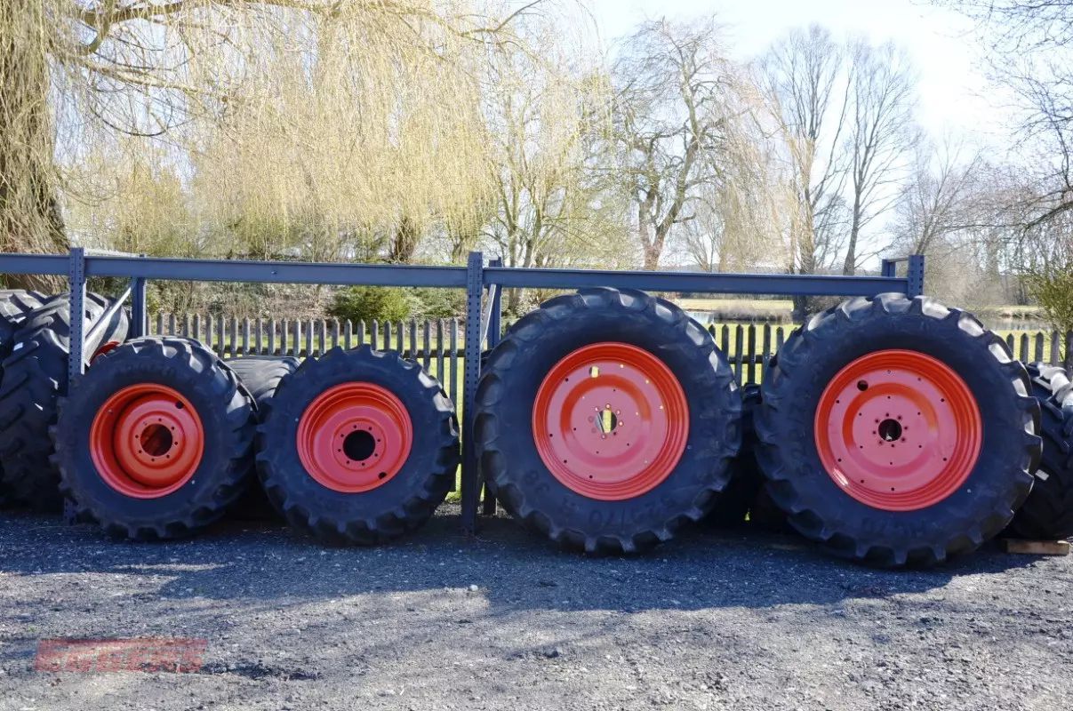 E-FARM: Mitas 520/70 r38 + 420/70 r28 - Roue et chenille - id NL4UUDR - 5 950 € - Allemagne