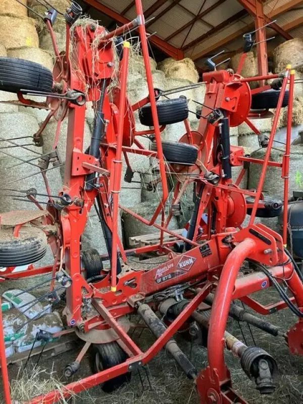 E-FARM: Kuhn GF 8712 - Tedder - id 9UDRVBD - €11,500 - Year of construction: 2018 - France
