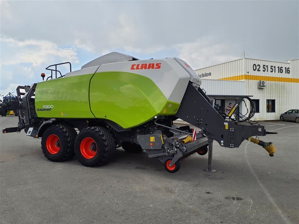 E-FARM: Claas quadrant 5300 - Πρέσσα - id VMJPPF7 - 95.000 € - Χρονία: 2022 - Συνολικός αριθμός παραχθέντων δεμάτων: 27.300,Γαλλία