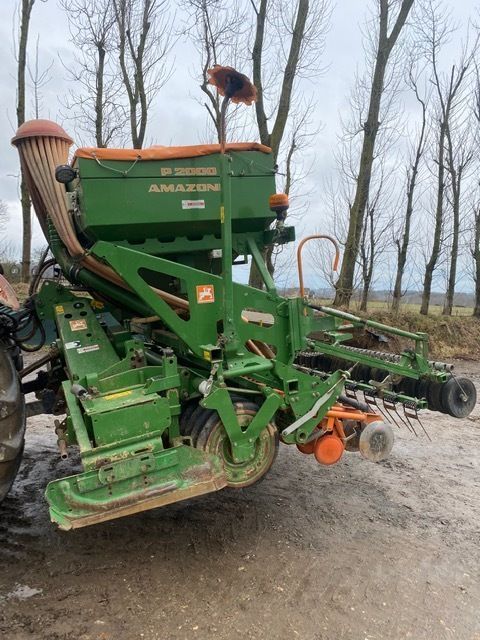 E-FARM: Amazone adp302 - Drilling machine combination - id 5B7FEXH - €15,000 - Year of construction: 2002 - France
