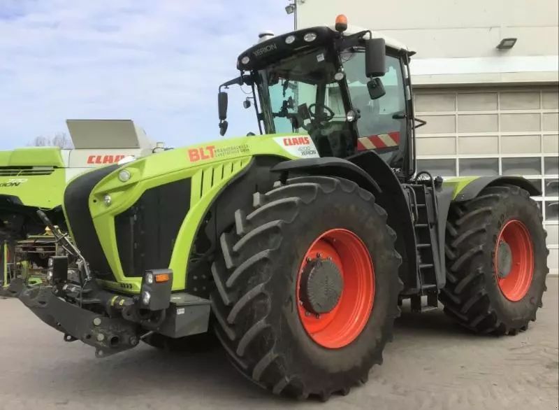 Claas Xerion 4200 Trac VC Tractor €330,000