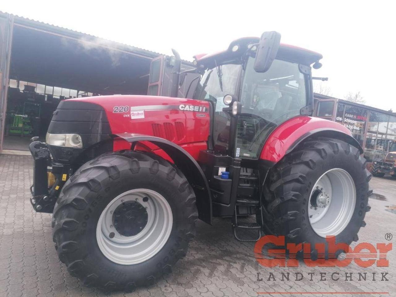 Case IH Puma 220 CVX tractor €99,890