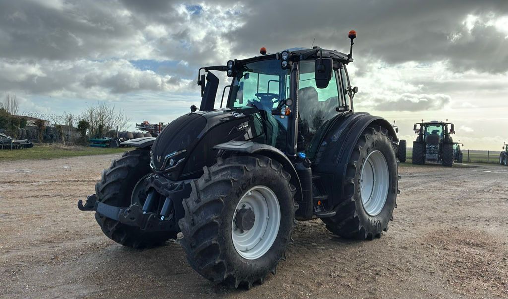Valtra N 175 D Tractor €120,000