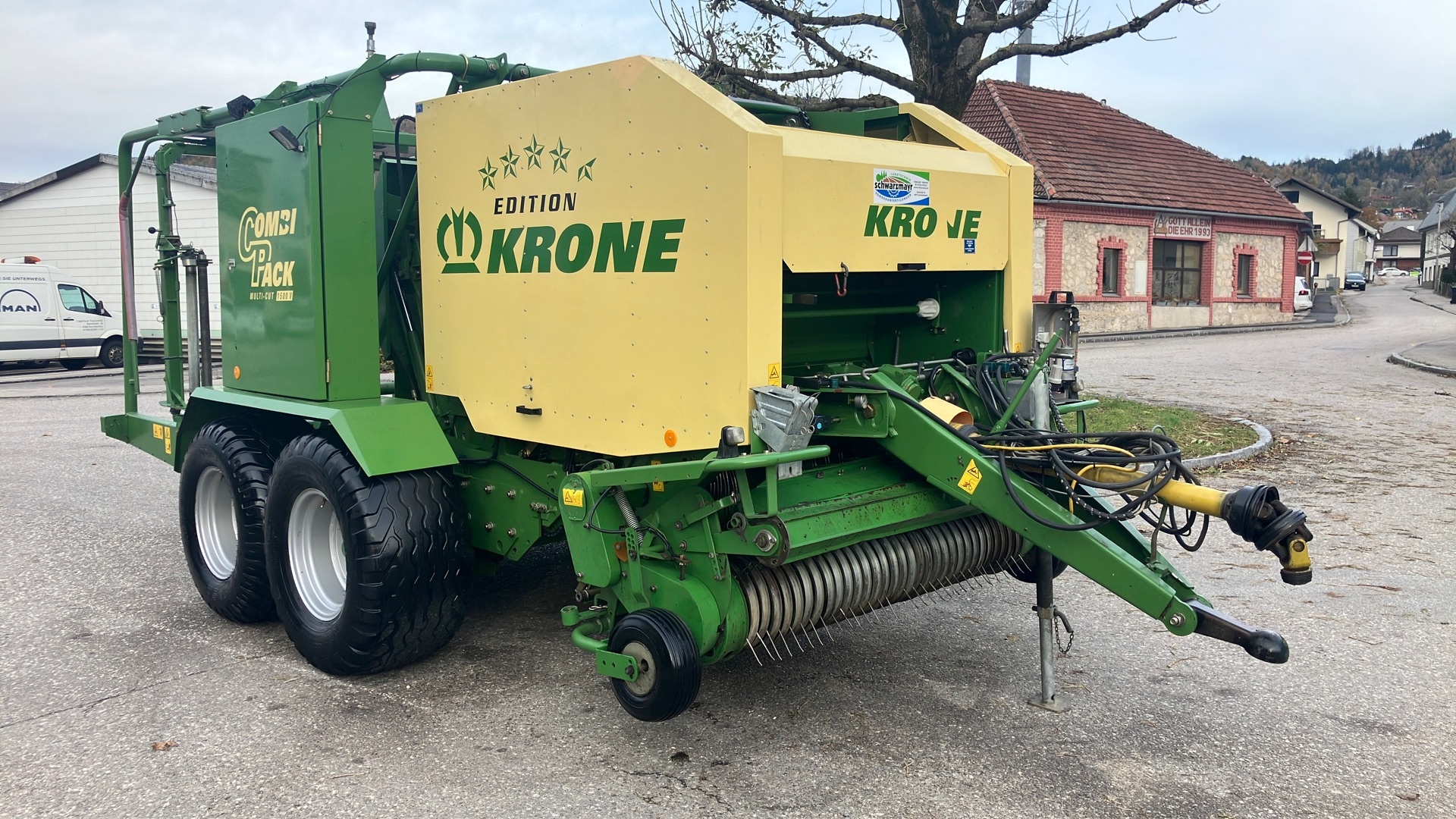 Krone Combi Pack 1500 V MC baler €19,083