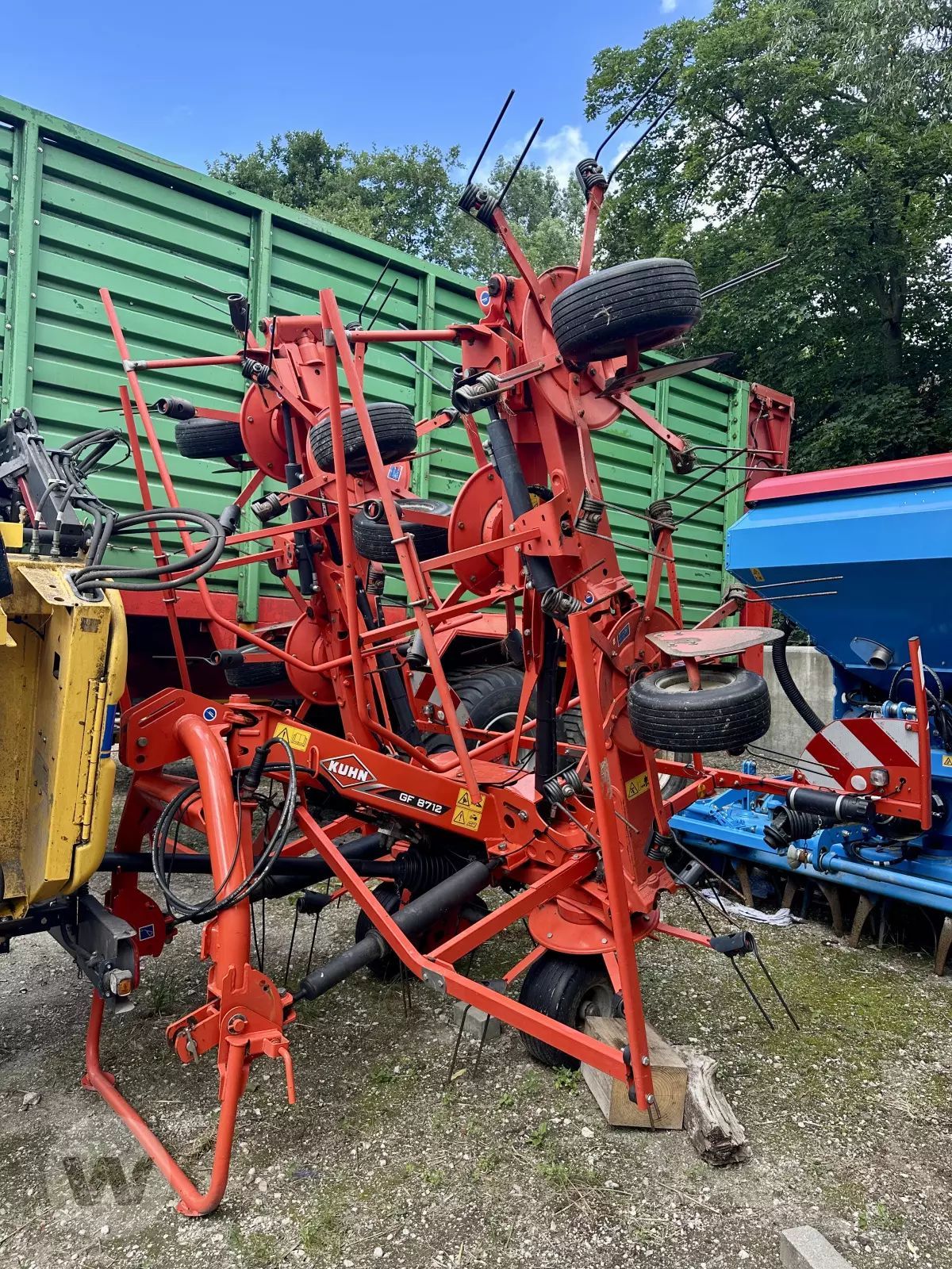 E-FARM: Kuhn GF 8712 - Faneuse - id IIDMDTA - 9 950 € - Année: 2018 - Allemagne