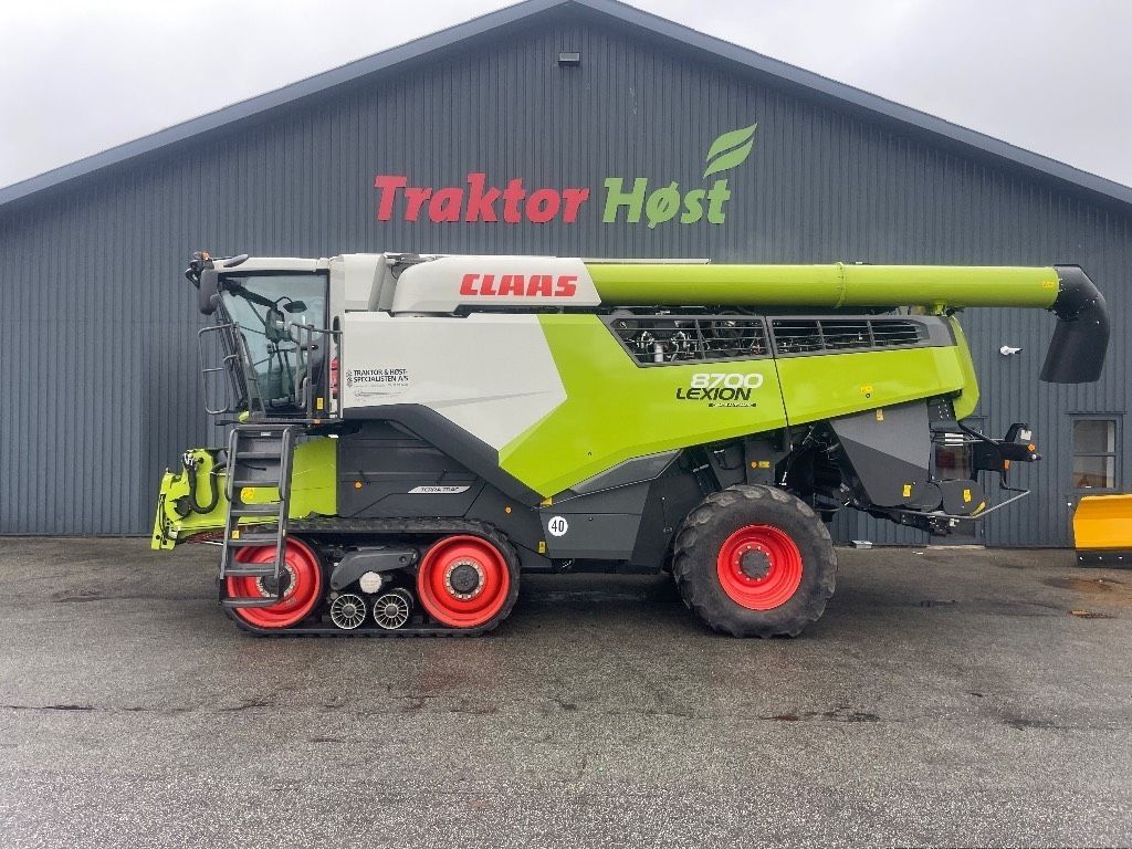 E-FARM: Claas Lexion 8700 - Moissoneuse-batteuse - id YEMPFEY - 361 121 € - Année: 2020 - Lecture du nombre d'heure: 1 402,Puissance du moteur (chevaux): 585,Danemark