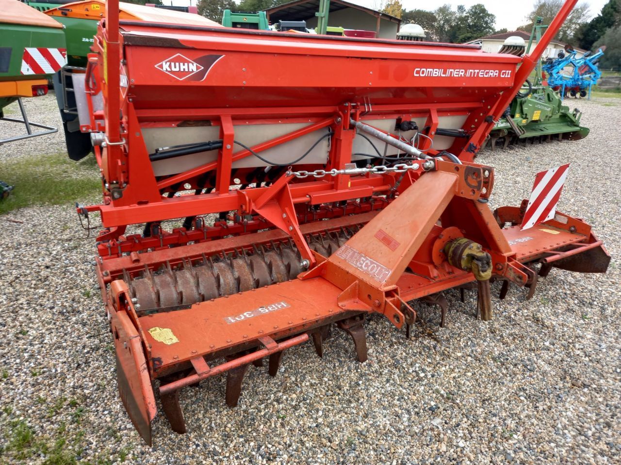 E-FARM: Kuhn COMBILINER INTEGRA - Semoir - id 2WJKRF9 - 6 500 € - Année: 2010 - France