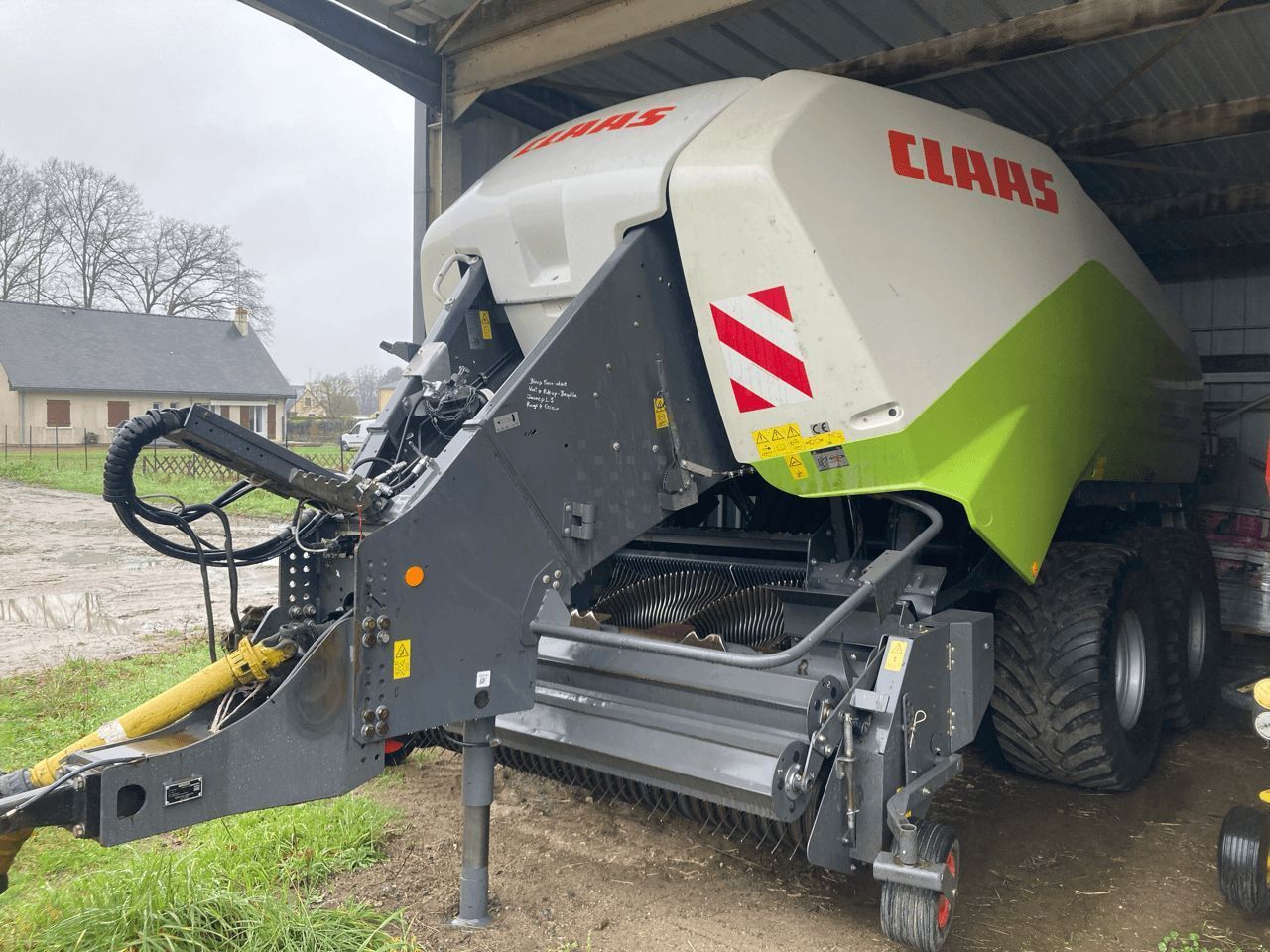 E-FARM: Claas Quadrant 3300 FC - Empacadora - id HXQ6S45 - 70.000 € - Año: 2016 - Las balas producidas: 57.500,Francia