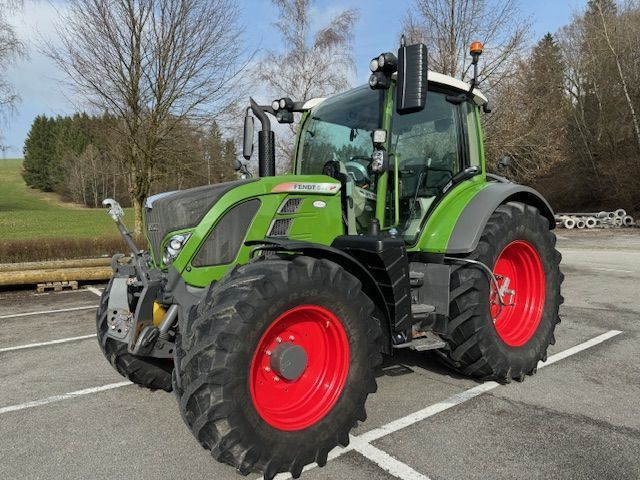 E-FARM: Fendt 512 Vario Profi - Tracteur - id KDYJWXA - 120 345 € - Année: 2018 - Lecture du nombre d'heure: 2 826,Puissance du moteur (chevaux): 131,Autriche
