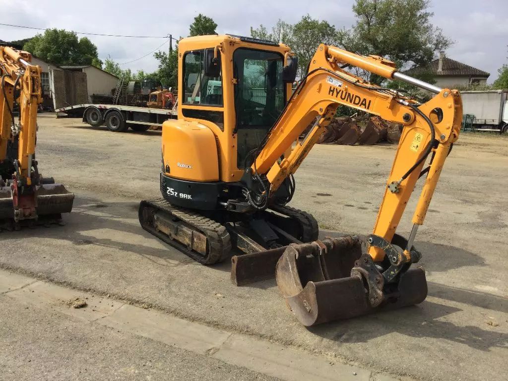 E-FARM: HYUNDAI r25 z9ak - Mini-pelle - id UXNQREN - Année: 2016 - France