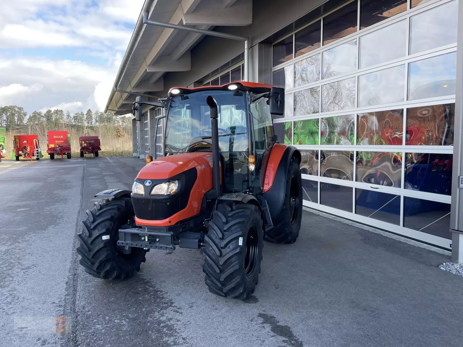 E-FARM: Kubota M4073 - Traktor - id NEVIVND - 46 555 € - Rok produkcji: 2024 - Motogodziny: 5,Moc silnika: 74,Niemcy