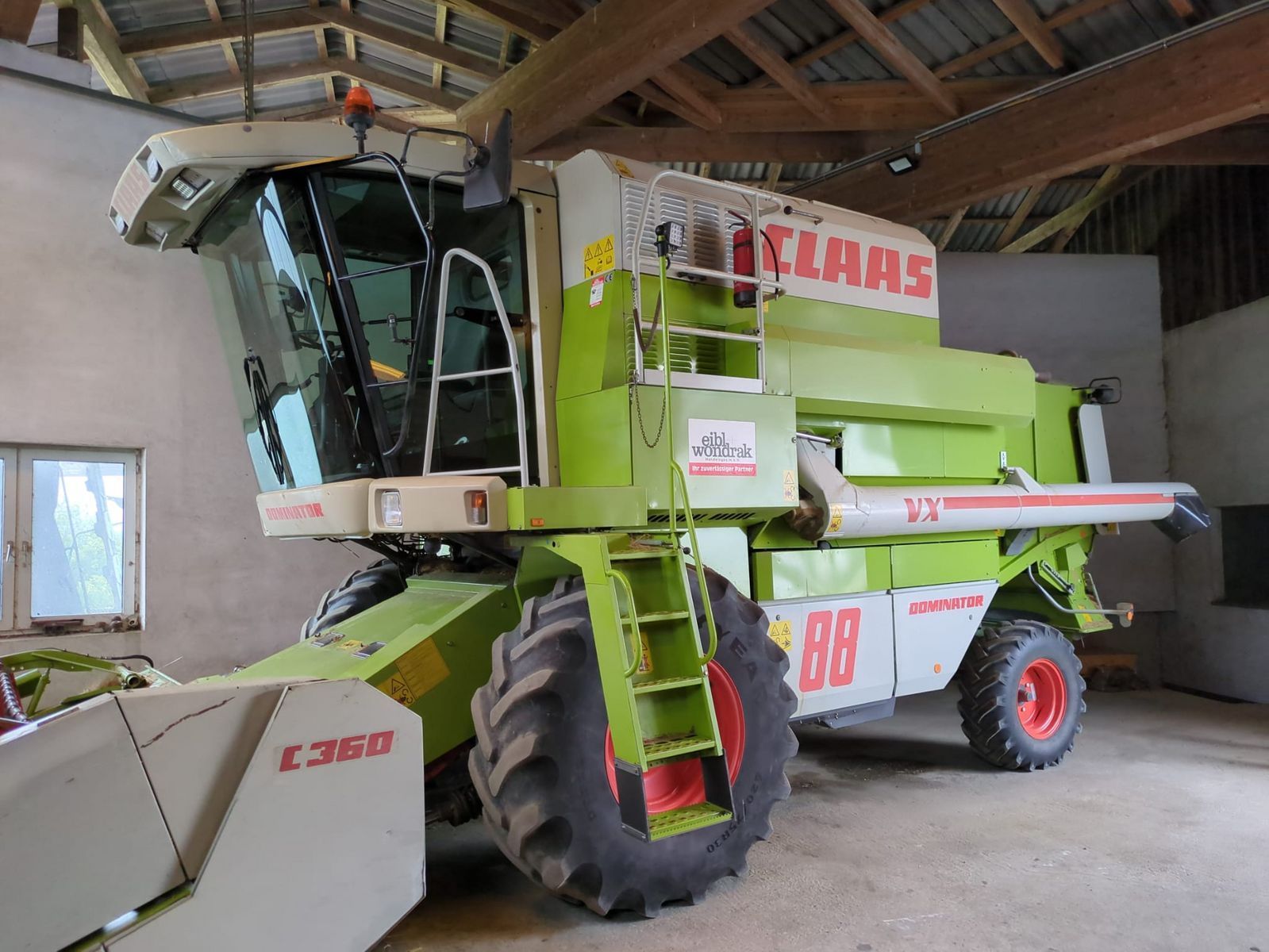 E-FARM: Claas Dominator 88 VX - Mejetærsker - id ZXTFCP9 - Produktionsår: 2000 - Motortimer: 4.700,Motoreffekt (HP): 160,Østrig