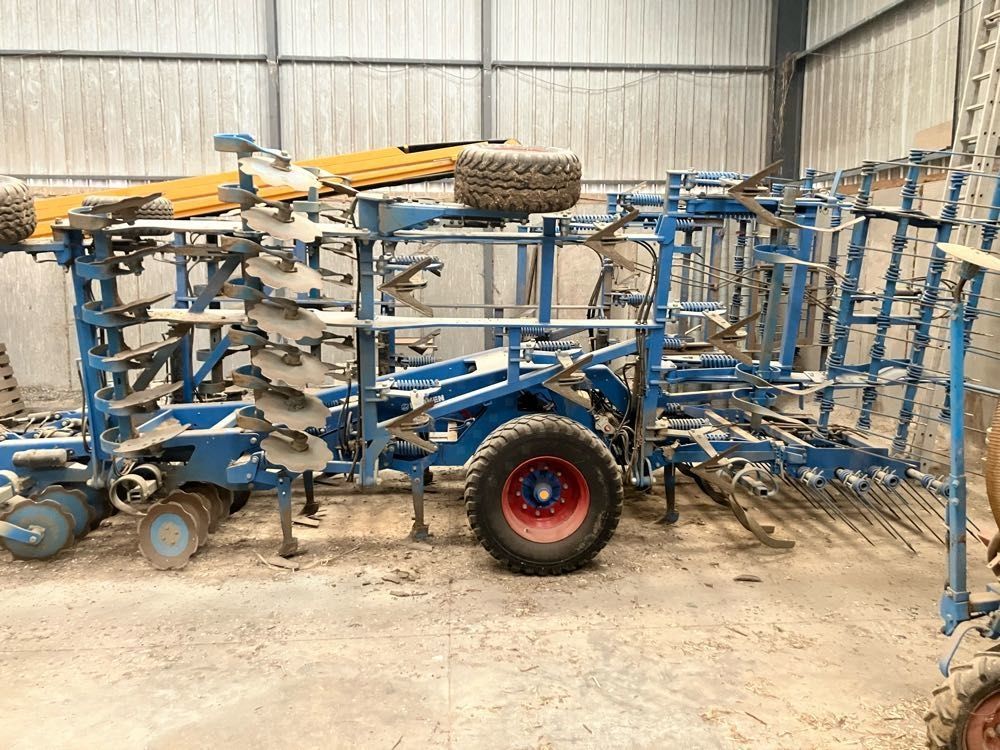 E-FARM: Lemken koralin - Grubber - id PPLMPEZ - 45.000 € - Baujahr: 2021 - Frankreich
