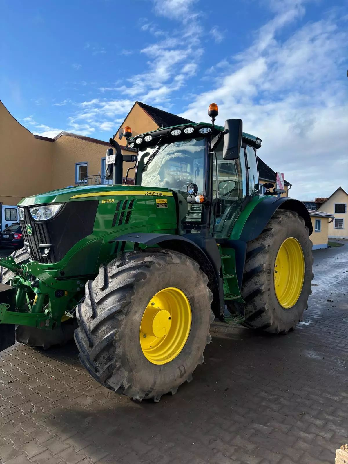 John Deere 6175R Tractor 95.000 EUR