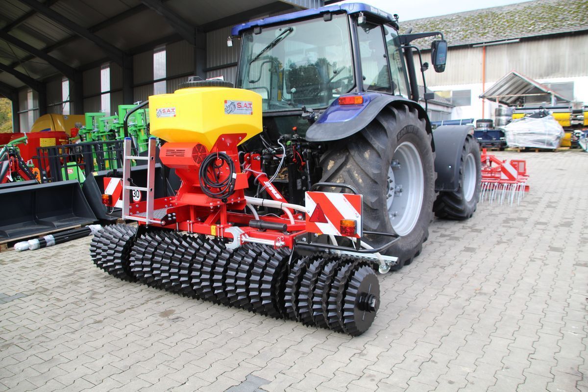 E-FARM: Other sat nachsaatkombination 3m mit apv streuer - Complementary Seeder - id TKWJD5J - €14,084 - Engine power (HP): 200 - Austria