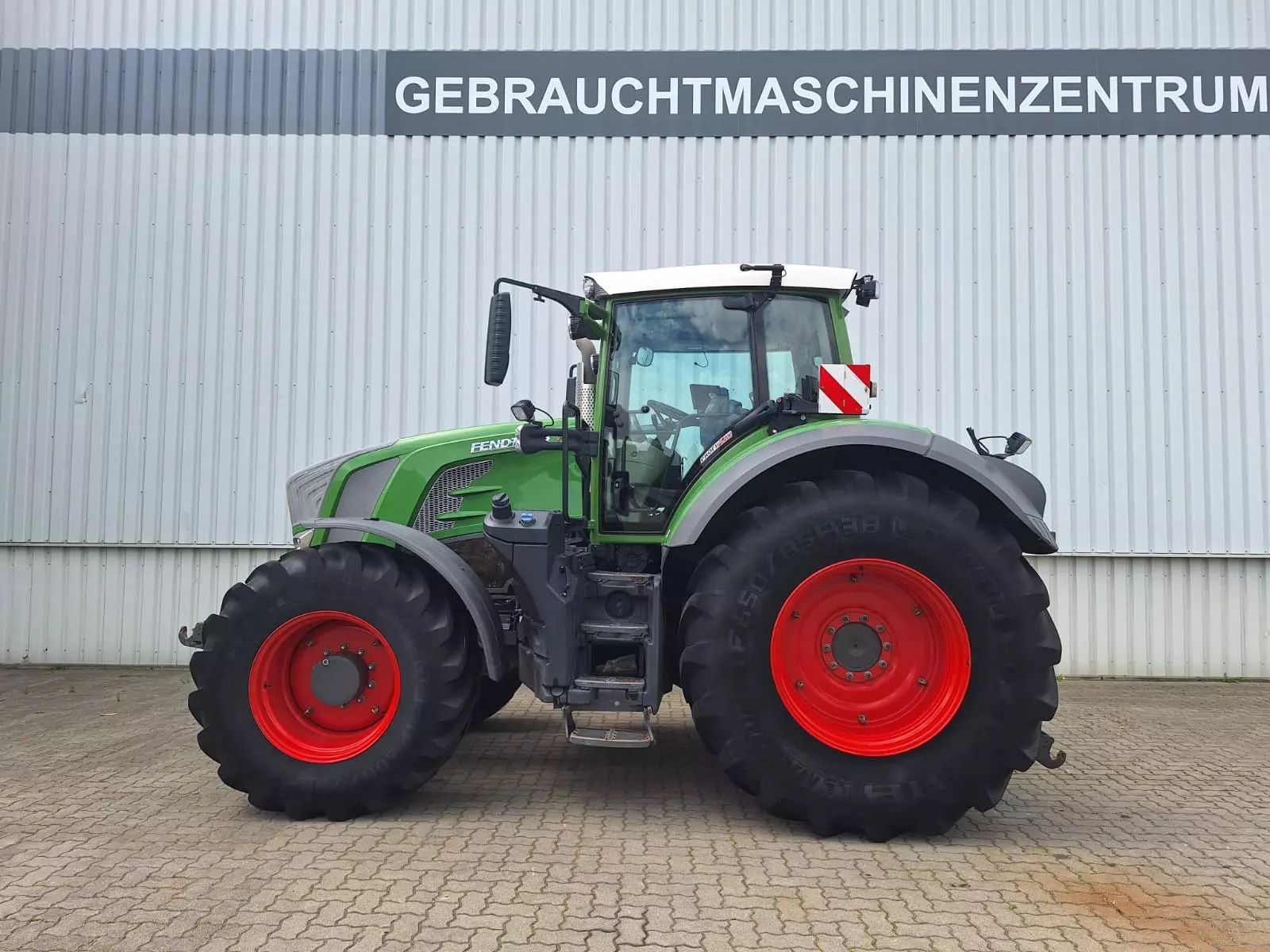 E-FARM: Fendt 828 Vario Profi+ - Traktor - id X2CLJAS - 145 000 € - Rok výroby: 2018 - Hodiny motoru: 5 415,Výkon motoru (HP): 287,Německo