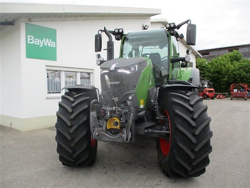 Fendt 728 Vario ProfiPlus Traktor 240 336 €