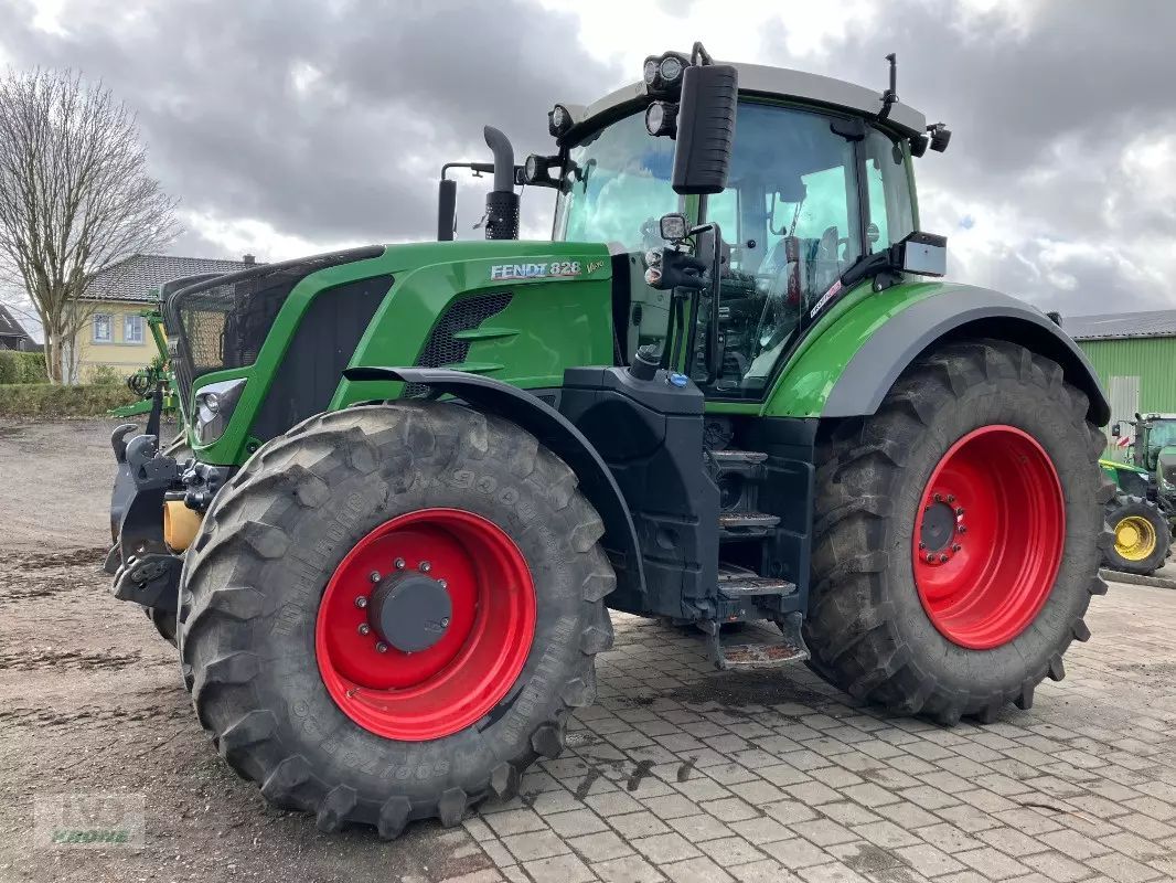 Fendt 828 Vario Profi Plus Tractor €105,000