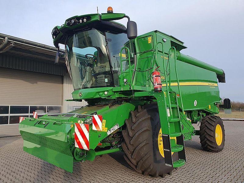 John Deere T 560 HM Combine harvester €269,000