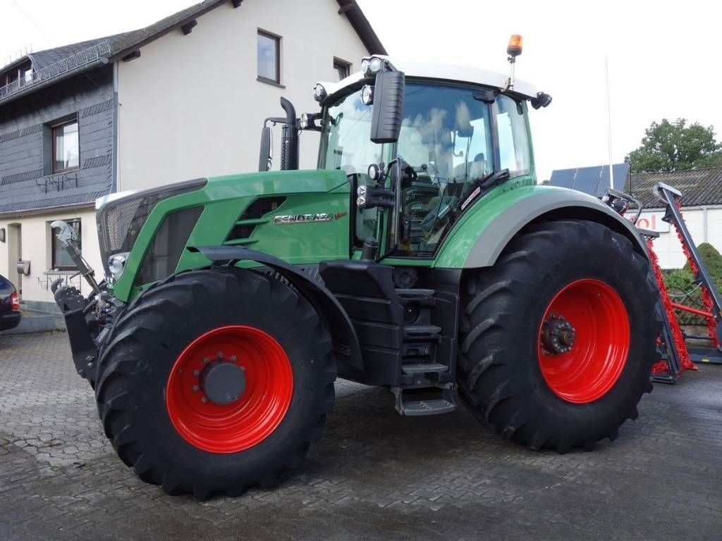 E-FARM: Fendt 826 Vario - Tractor - id EX12H4G - €110,000 - Year of construction: 2012 - Engine hours: 4,950,Engine power (HP): 260,Belgium