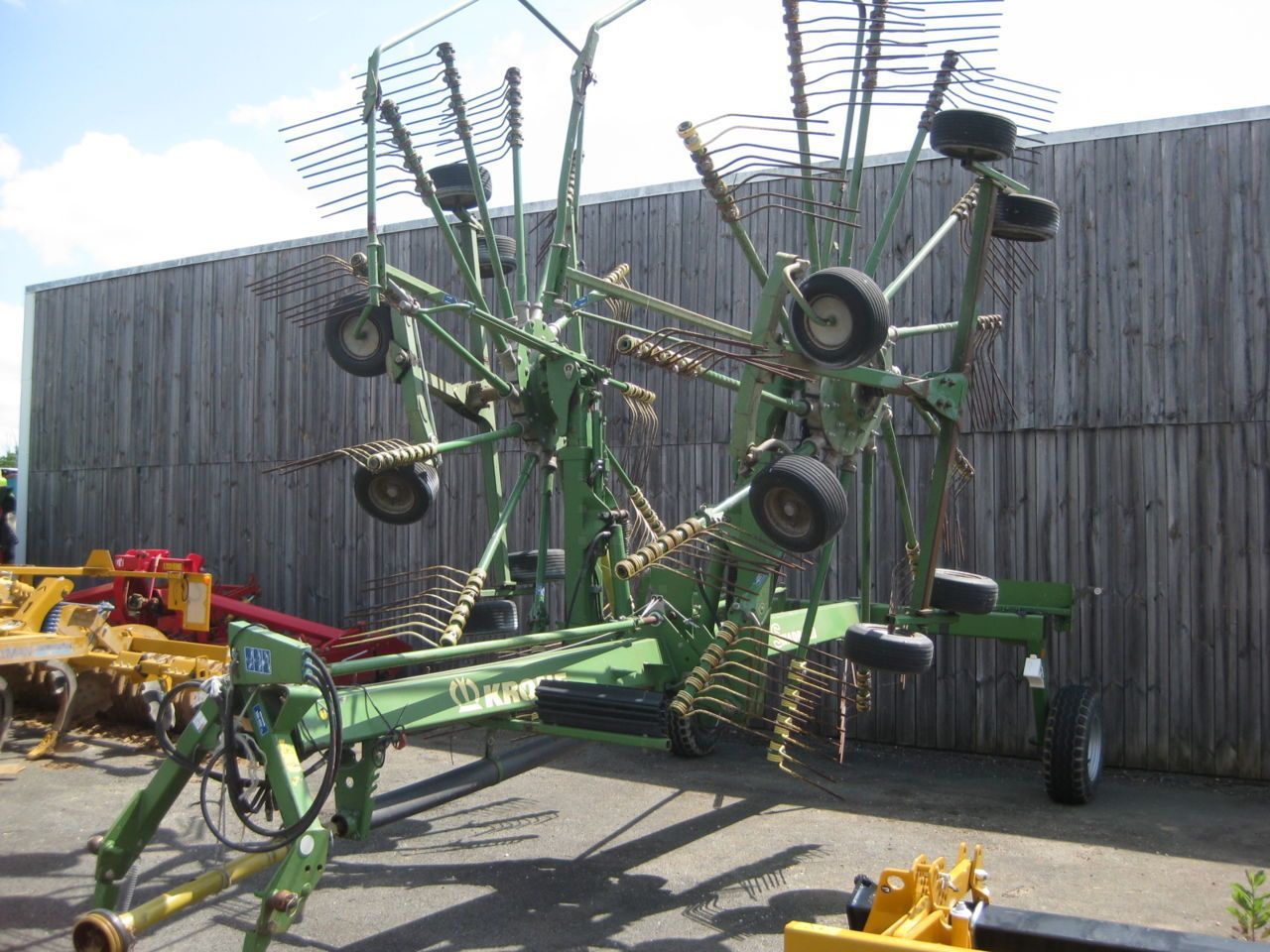 E-FARM: Krone Swadro 900 - Tedder - id ZTIP5DW - €11,500 - Year of construction: 2013 - France