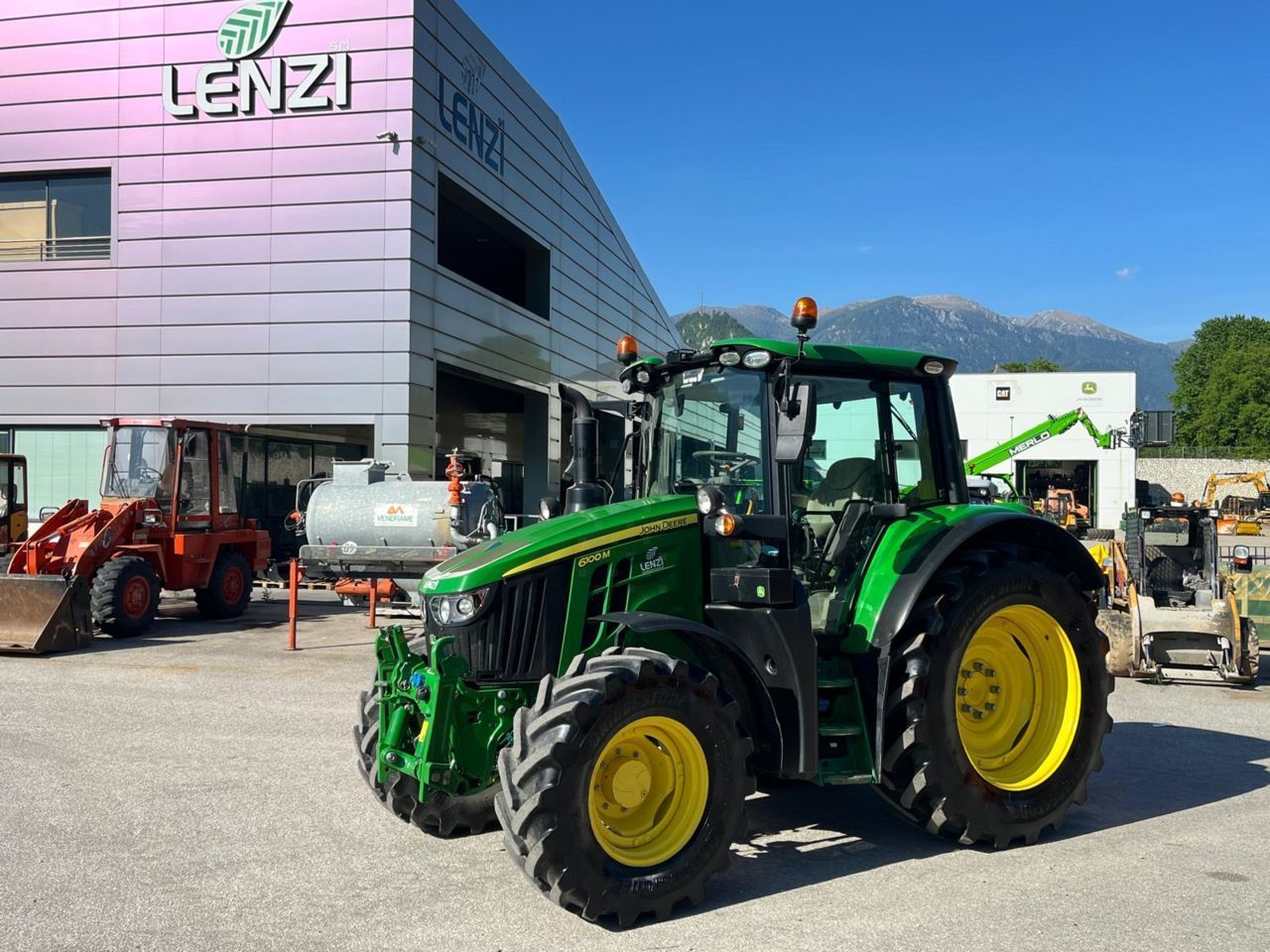 John Deere 6100 M Tractor 72.000 €