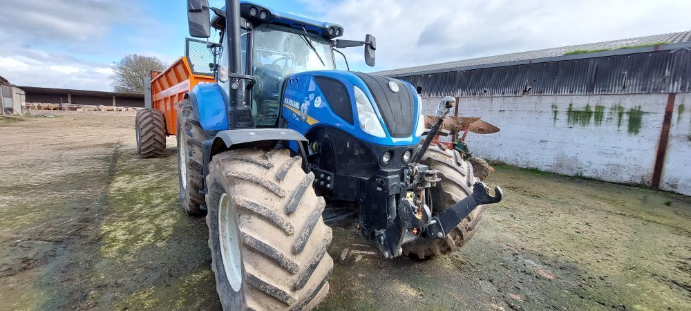 E-FARM: New Holland T7.260 - Tractor - id ZUGVHBS - Year of construction: 2019 - Engine hours: 4,000,Engine power (HP): 240,France