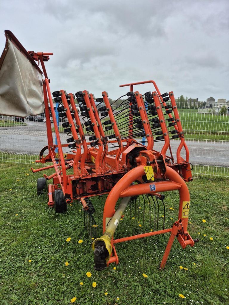 E-FARM: Kuhn GA 4321 GM - Tedder - id JGPIZY5 - Year of construction: 2004 - France