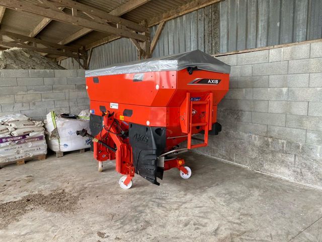 E-FARM: Kuhn axis 40.2 m emc w - Разбрасыватель удобрений - id C5HWBGZ - 16 500 € - Год выпуска: 2020 - Франция