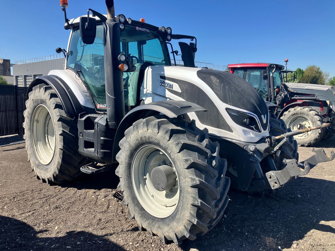 E-FARM: Valtra T214 Direct - Traktor - id JXKGJB1 - 115 000 € - Rok produkcji: 2020 - Motogodziny: 2 018,Moc silnika: 215,Francja
