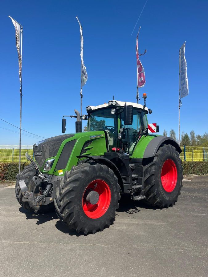 E-FARM: Fendt 828 Vario Profi+ - Tractor - id ZE7KR5R - €143,000 - Year of construction: 2020 - Engine hours: 3,300,Engine power (HP): 280,France