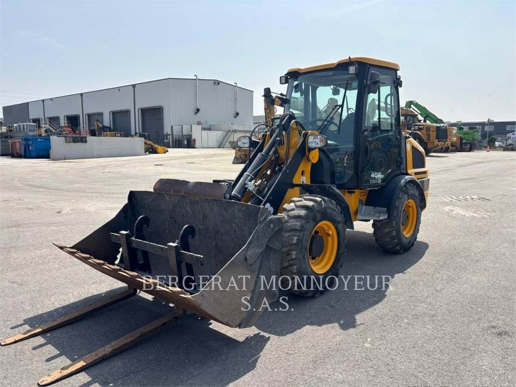 E-FARM: JCB 407 - Chargeuse sur pneus - id GILIIYJ - 49 000 € - Année: 2023 - Lecture du nombre d'heure: 587,France